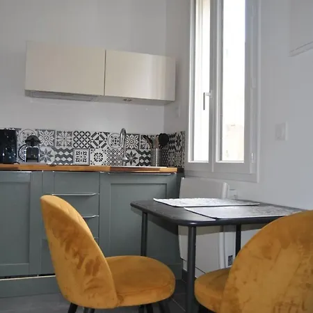 Proche De La סן-מקסים