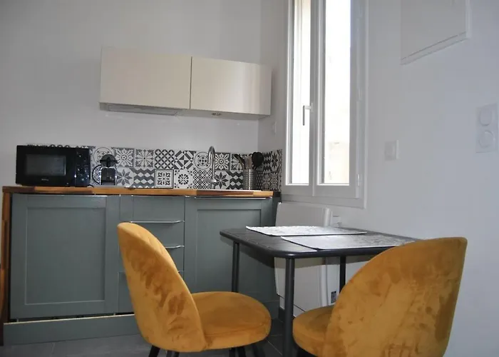 Proche De La סן-מקסים